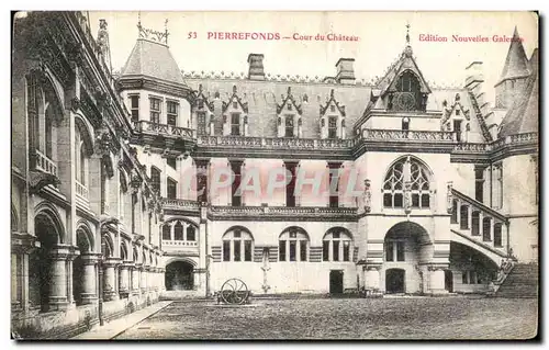 Cartes postales Pierrefonds Cour du Chateau