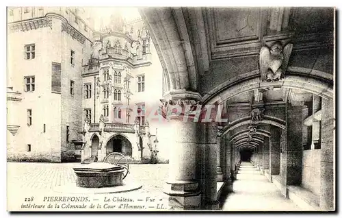 Ansichtskarte AK Pierrefonds Le Chateau interieure de la Colonnade de la Cour d Honneur