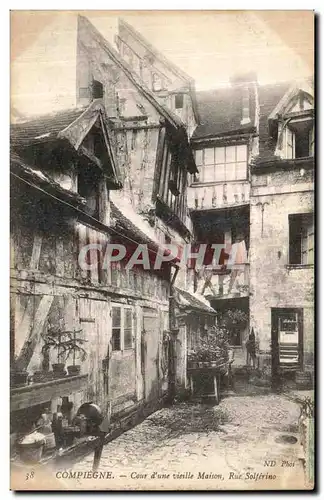 Cartes postales Compiegne Cour d une vieille Maison Rue Solferino