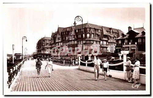 Ansichtskarte AK Trouville La Reine des Plages Les Planches Vers L Hotel Flaubert