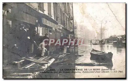 Cartes postales Paris La Grande Crue de la Seine Inondation du quai des Grands Augustins etablissement d une est