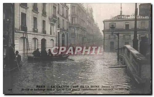 Ansichtskarte AK Paris La Grande Crue de la Seine Service de bachotage dans la rue de Lille pour le ravitaillemen