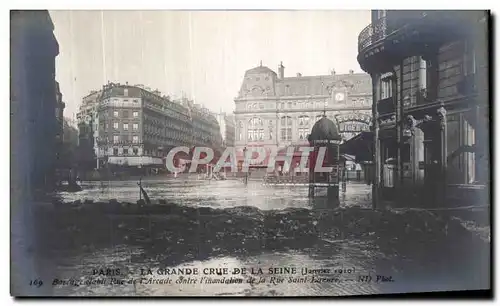 Cartes postales Paris La Grande Crue de la Seine Barrage etabli rue de l arcade contre l inondation de la rue Sa