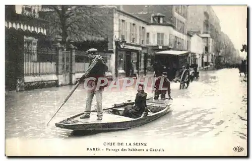 Cartes postales La Crue De La Seine Paris Passage des Habitants a Grenelle