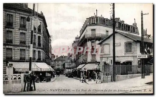 Cartes postales Nanterre La Rue Chemin de fer au passage a niveau