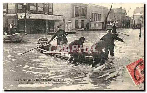Cartes postales La Crue de la Seine Le ravitaillement en pain se fait par canots Boulanger