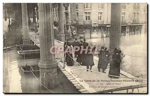 Cartes postales La Crue de la Seine Quai de Passy Le pont de bateaux construit par le genie