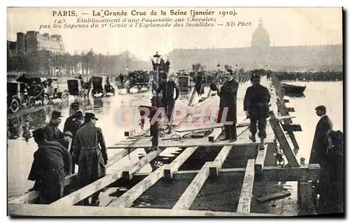 Ansichtskarte AK Paris La Grande Crue de la Seine Etablissement d une passerelle aux Chevalets par les apeurs