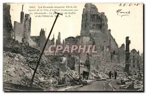 Cartes postales Arras Beffroi et hotel de ville Militaria