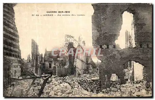 Ansichtskarte AK Arras Au milieu des ruines Militaria