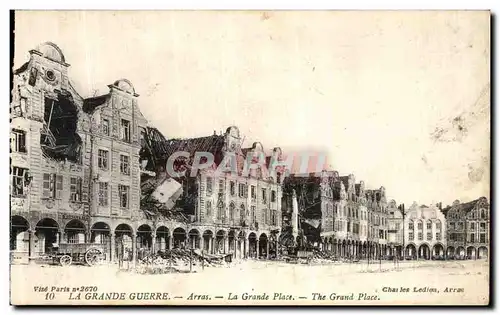 Cartes postales Arras La grand place Militaria