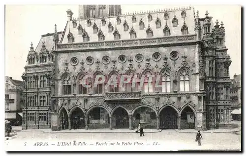 Ansichtskarte AK Arras L Hotel de Ville Facade sur la Petite Place