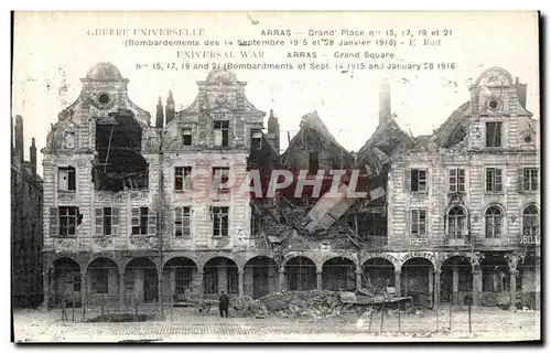 Cartes postales Arras Grand Place Militaria
