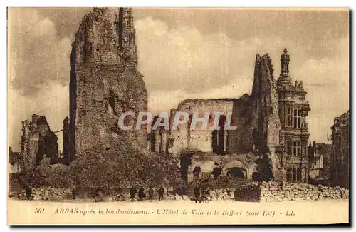 Ansichtskarte AK Arras Apres Le Bombardement l Hotel de Ville et le beffroi Militaria