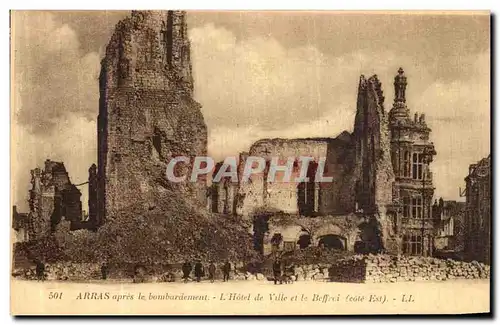 Cartes postales Arras Apres Le Bombardement l Hotel de Ville et le beffroi Militaria