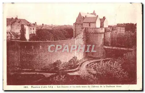 Ansichtskarte AK Nantes Les Douves et les trois tours du Chateau de la Duchesse Anne