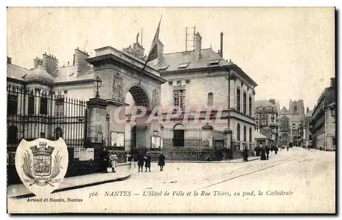 Ansichtskarte AK Nanates L Hotel de Ville et La Rue Thiers au Fond La Cathedrale