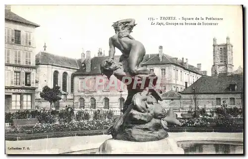 Cartes postales Troyes Square de La Prefecture Le Rapt Groupe en Bronze de Suchetet