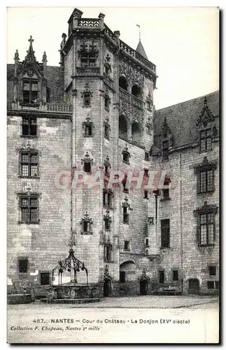 Ansichtskarte AK Nantes Cour du Chateau Le Donjon