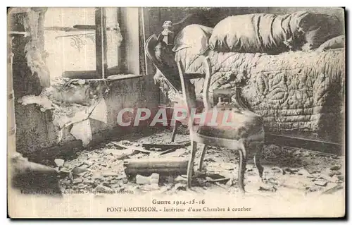 Ansichtskarte AK Guerre Pont A Mousson Interieur d Une Chambre a Coucher Militaria