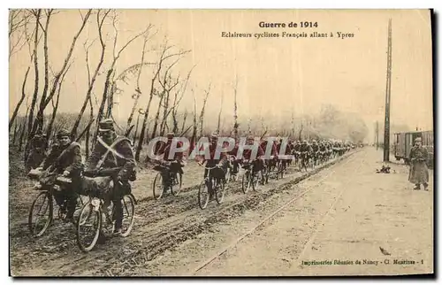 Ansichtskarte AK Guerre Eclaireurs Cyclistes Francais Allant a Ypres Velo Militaria