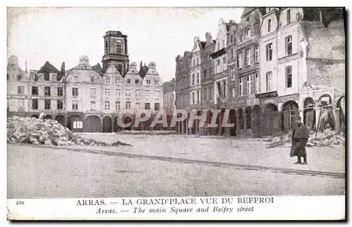 Ansichtskarte AK Arras La Grande Place Vue du Beffroi Militaria