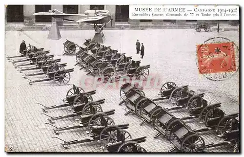 Ansichtskarte AK Musee De L Armee Campagne 1914 915 Canons allemands de 77 et taibe pris a l ennemi Militaria