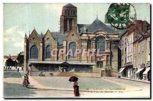 Cartes postales Laval La Cathedrale et la place du marche