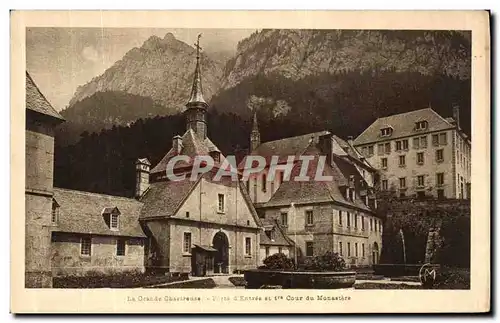 Cartes postales La Grande Chartreuse Porte d entree et 1ere cour du monastere