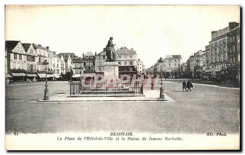 Cartes postales Beauvais La Place de I Hotel de Ville et la statue de Jeanne Hachette