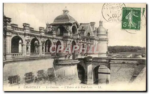 Cartes postales Chantilly Le Chateau L entree et le pont levis