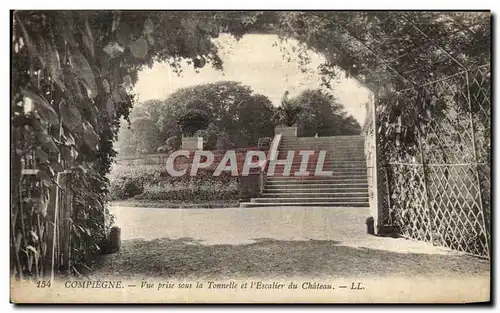 Ansichtskarte AK Compiegne Le Chateau Vue prise sous la Tonnelle et L Escalier du chateau