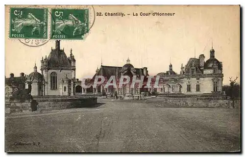 Cartes postales Chantilly La Cour d Honneur