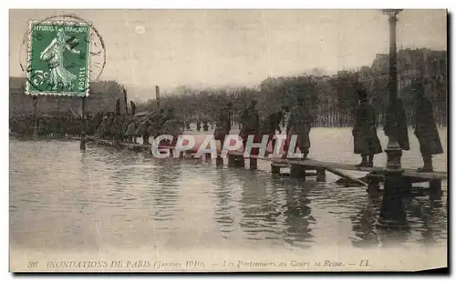 Cartes postales Paris Inondations Les Pontonniers au cours de la reine