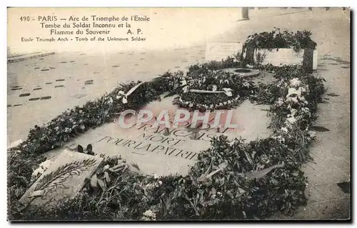 Cartes postales Paris Arc de Triomphe de l Etoile Tornbe du Soldat Inconnu et la Flamme du Souvenir