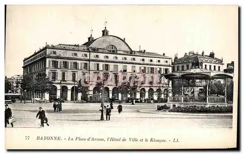 Ansichtskarte AK Bayonne La Place d Armes L Hotel de Ville et le Kiosque
