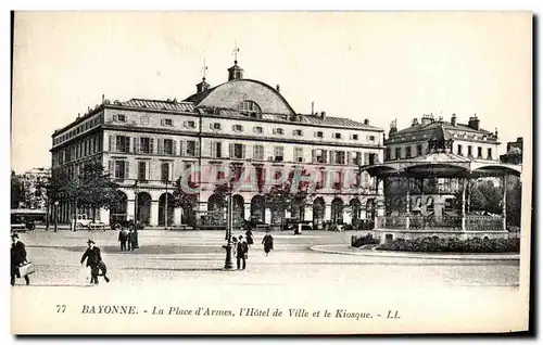 Cartes postales Bayonne La Place d Armes L Hotel de Ville et le Kiosque