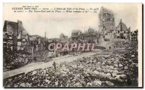 Cartes postales Arras L Hotel de Ville et La Place Militaria