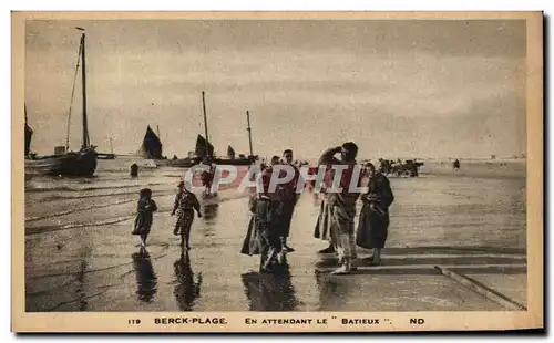 Cartes postales Berck Plage En Attendant Le Batieux