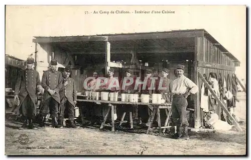 Ansichtskarte AK Au Champs de Chalons Interieur D Une Cuisine Militaria