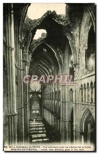 Cartes postales La Cathedrale De Reims Vue interieur Avec Les Breches Militaria