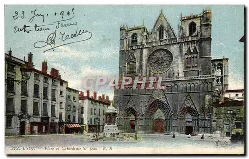 Cartes postales Lyon Place et Cathedrale St Jean