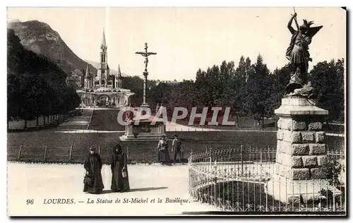 Ansichtskarte AK Lourdes La Statue de St Michel et La Basilique