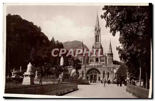 Cartes postales Lourdes La Basilique et la Vierge