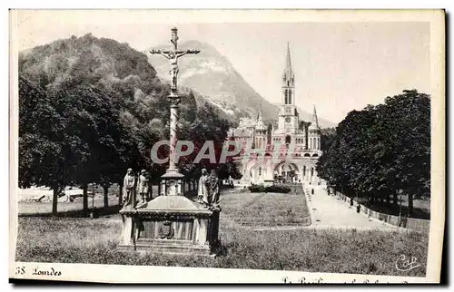 Ansichtskarte AK Lourdes La basilique et le calvaire breton