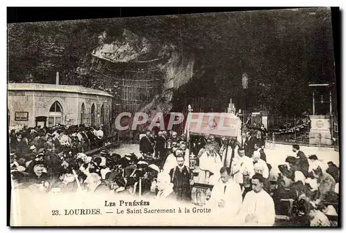 Cartes postales Lourdes Le Saint Sacrement a La Grotte