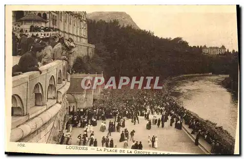 Cartes postales Lourdes La Place De La Grotte et le Gave