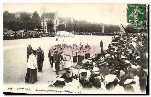 Ansichtskarte AK Lourdes Le Saint Sacrement Aux Malades