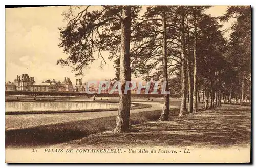 Ansichtskarte AK Chateau de Fontainebleau Une Allee Du Parterre