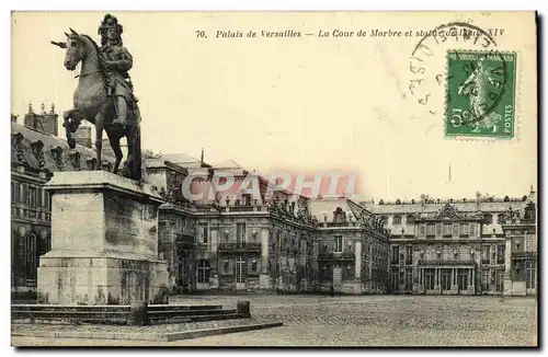 Cartes postales Versailles Palais de La Cour de Marbre et Statue de Louis XIV